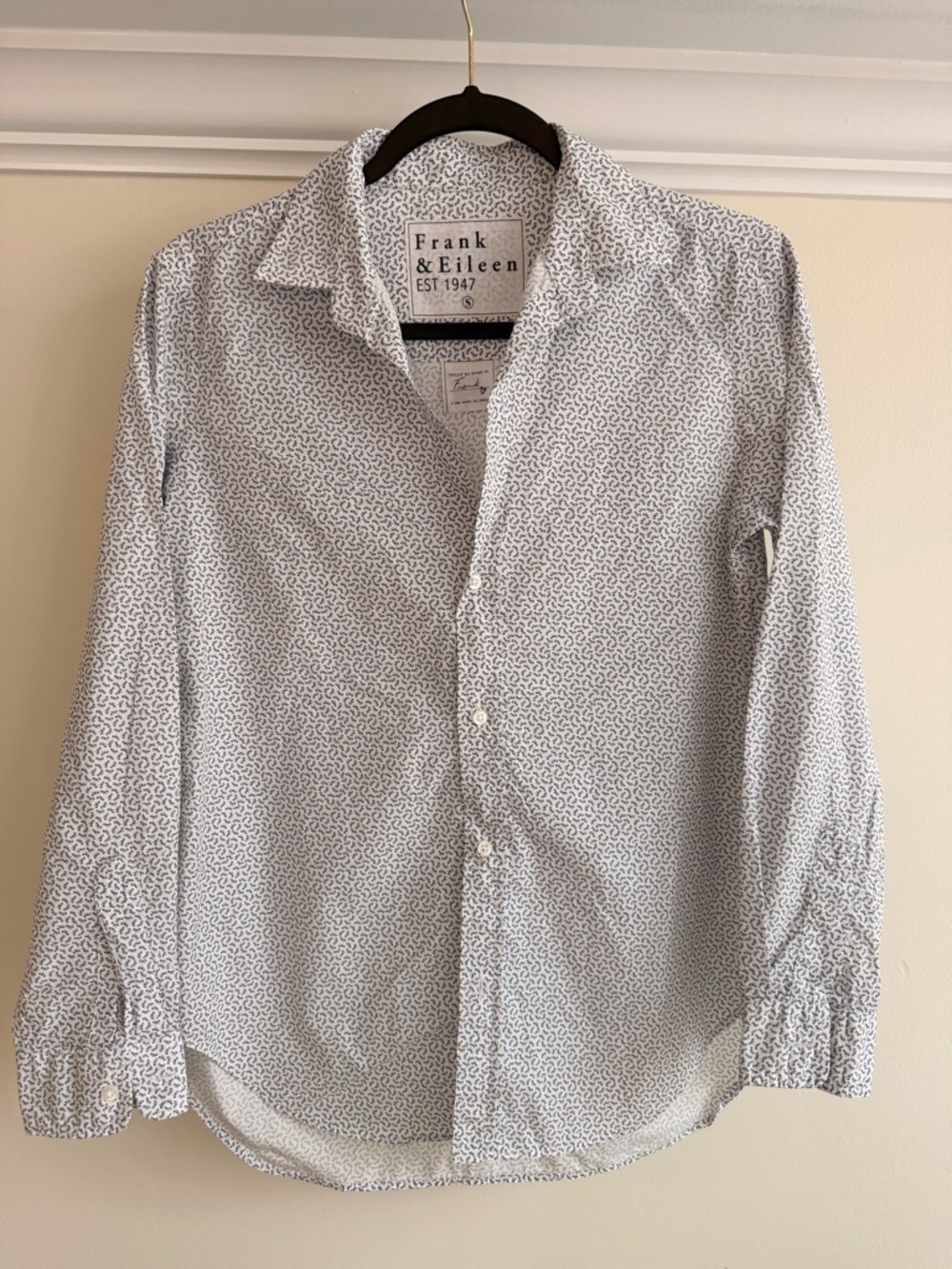 Frank & Eileen Barry Crinkle Button Shirt Women's S White Black Bows Print